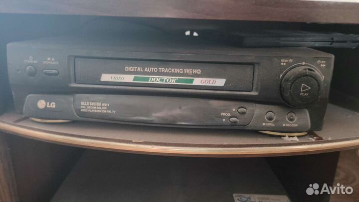 Видеомагнитофон LG