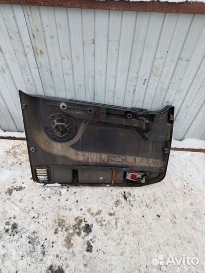 Обшивка двери правая Volvo FH12