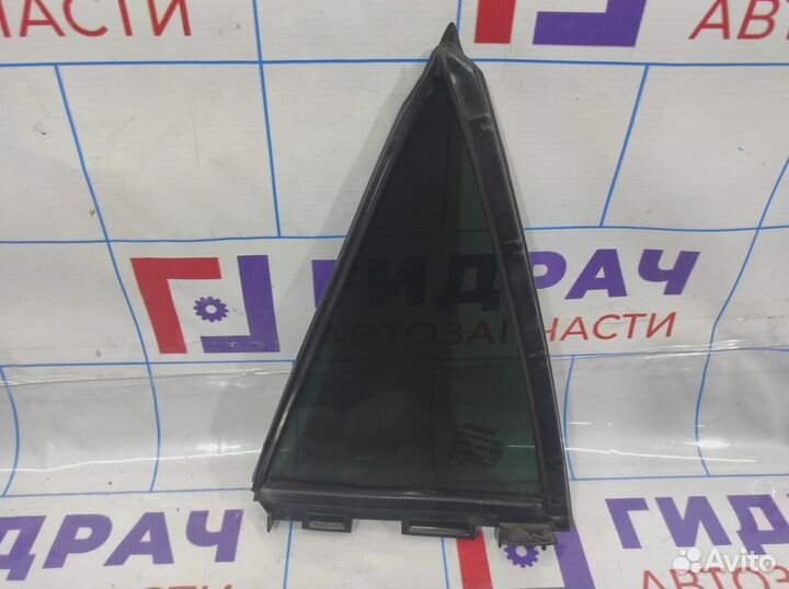 Стекло двери задней правой (форточка) Toyota Auris