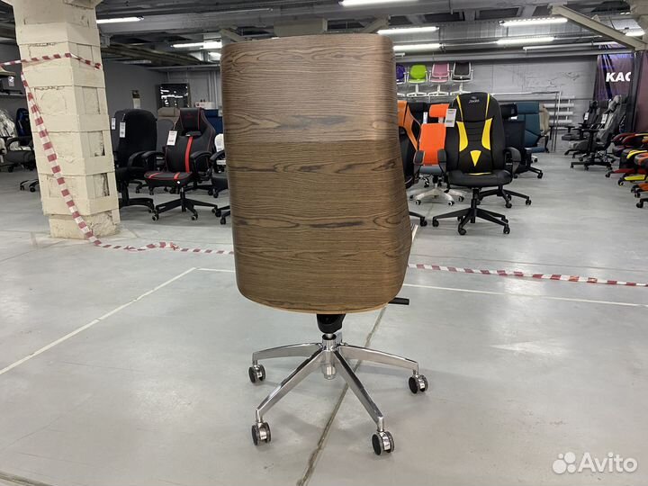 Современное кресло руководителя