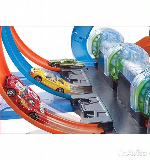 Автотрек Hot Wheels Винтовое столкновение