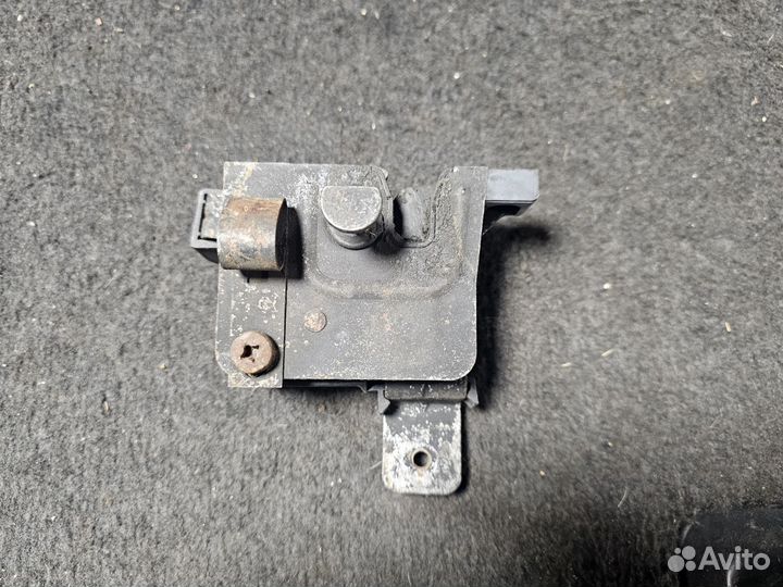 Замок капота Bmw e38