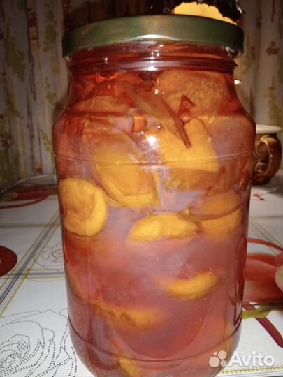 Банки с компотом