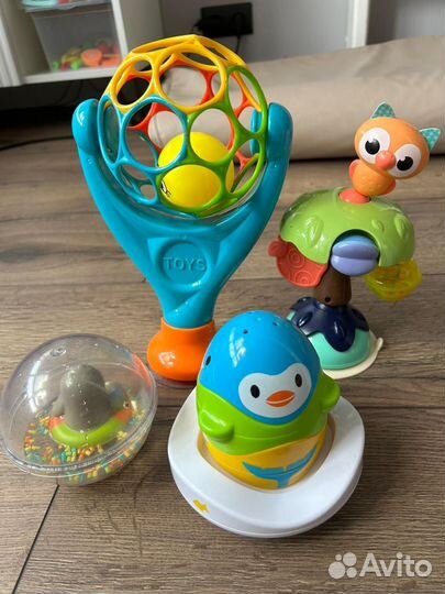 Фирменные игрушки пакетом