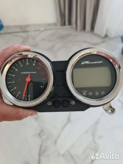 Панель приборов в корпусе suzuki gsf 1250