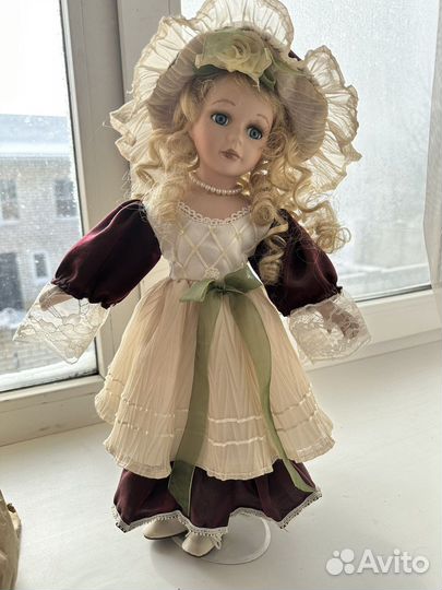 Кукла фарфоровая коллекционная