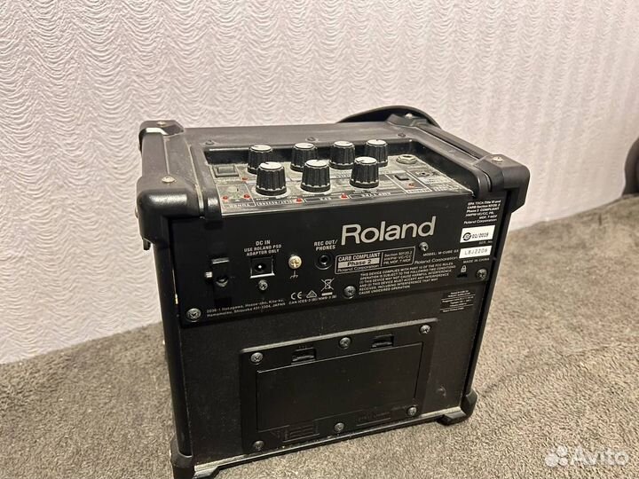 Гитарный комбоусилитель Roland Micro Cube GX. 2Вт