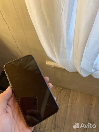 Телефон iPhone 11 64гб