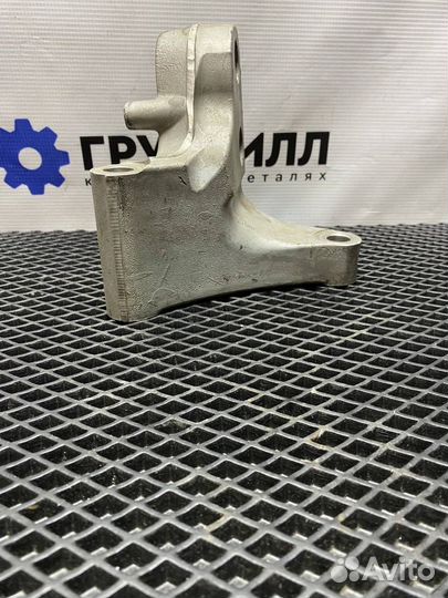 Кронштейн двигателя задний правый Renault Magnum