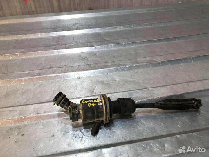 Рабочий цилиндр сцепления Рено Сандеро 1