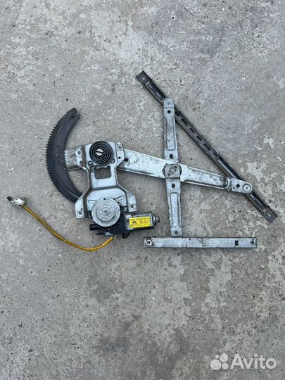 Моторчик стеклаподьемника левый на Хендай Матрикс