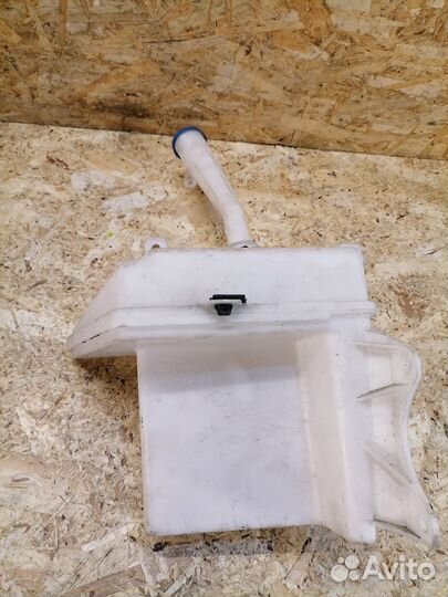 Бачок омывателя Toyota Avensis 3 T27