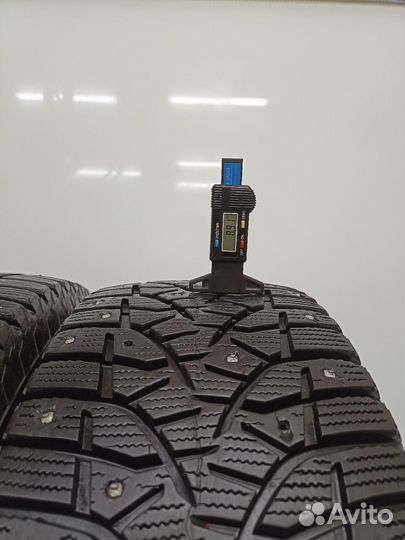 Bridgestone Blizzak Spike-02 235/65 R17