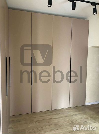 Шкаф с зеркалом