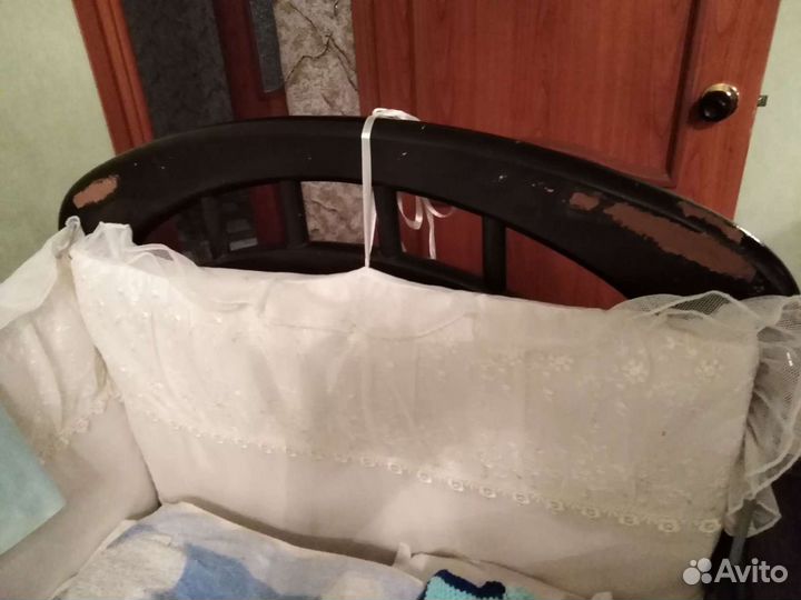 Детская кроватка с поперечным маятником