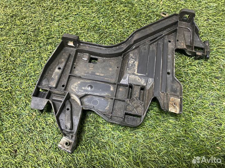 Кронштейн передний правый Audi A4 B8 1.8 T 2009