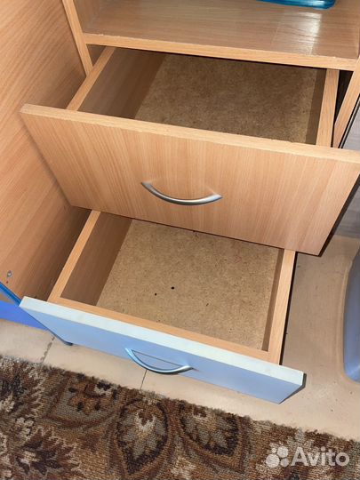 Продам детскую мебель с кроватью и матрасом