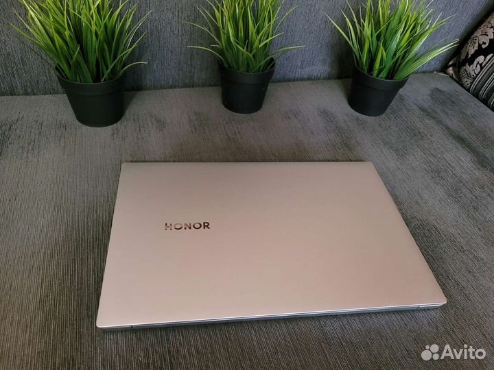 Honor Magicbook pro 16 8/512 серебристый как новый
