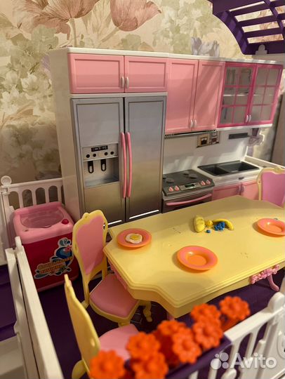 Детский домик для кукол с мебелью