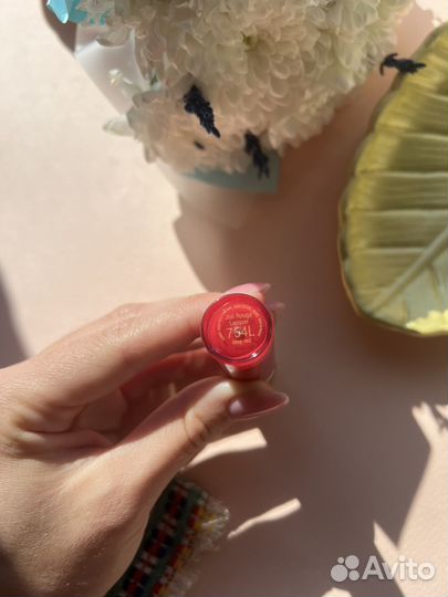 Clarins помада 754 лаковая красная