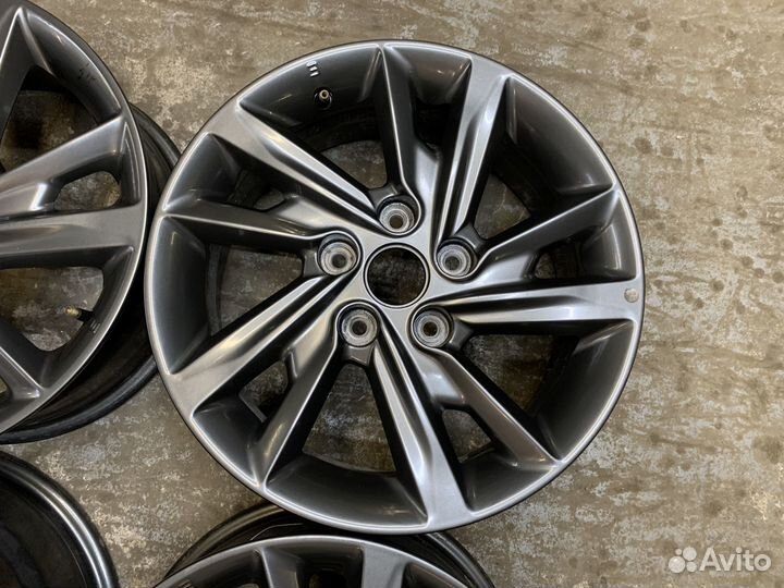 Комплект оригинальных литых дисков Kia Optima R16