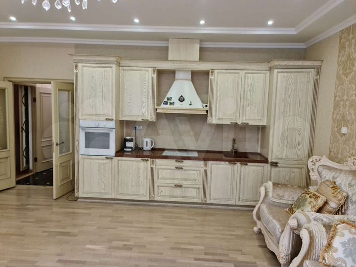 3-к. квартира, 107 м², 3/14 эт.