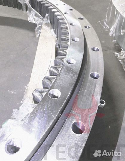Опорно-поворотный круг R220LC-9S 81N6-00022BG
