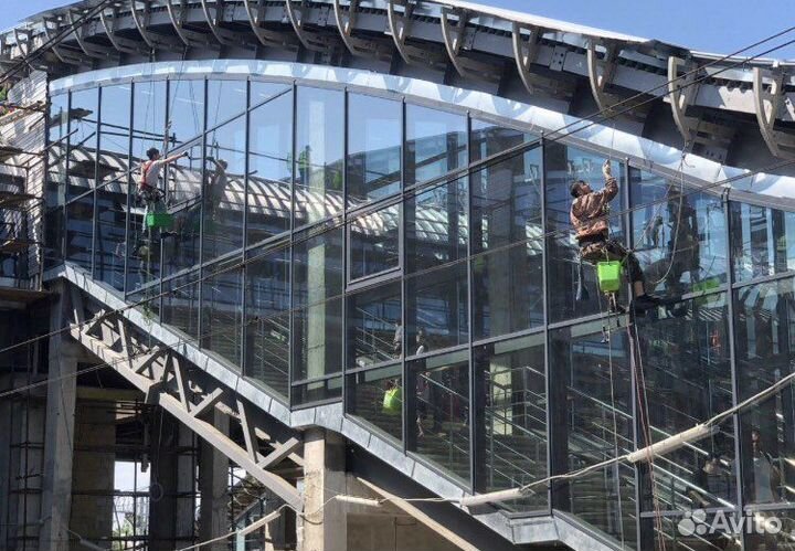 Высотное мытьё окон, витражей и фасада