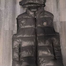 Жилетка moncler с капюшоном