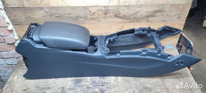 Подлокотник/консоль Audi Q5 8R