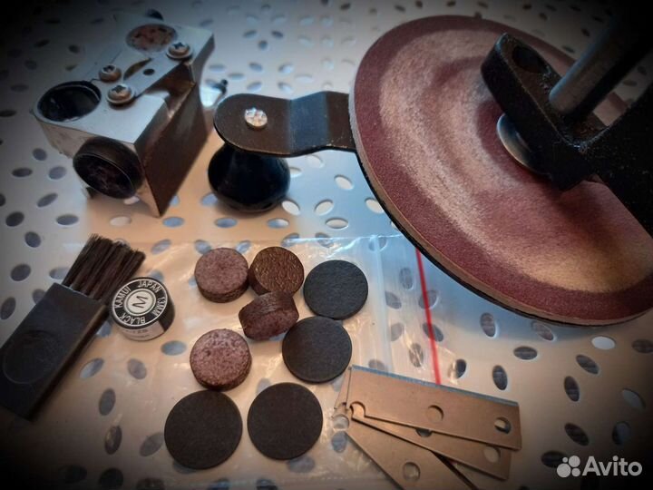 Замена наклейки на бильярдном кие