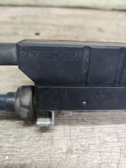 Блок клапанов пневмоподвески мерседес w220