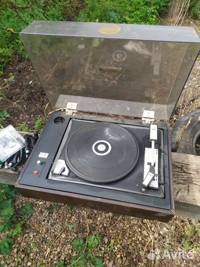 Радио уселитель с проигрывателем и колонками 70х