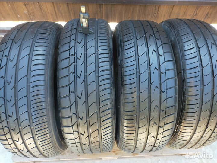 Toyo Tranpath MPZ 215/60 R17 96H