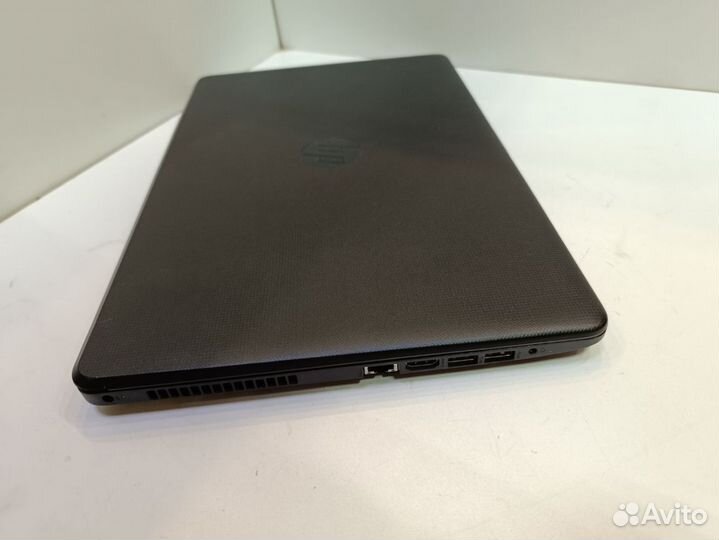 Ноутбук HP 15-ra058ur