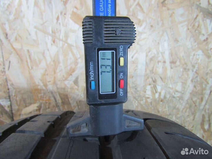 Pirelli P Zero PZ4 235/50 R19