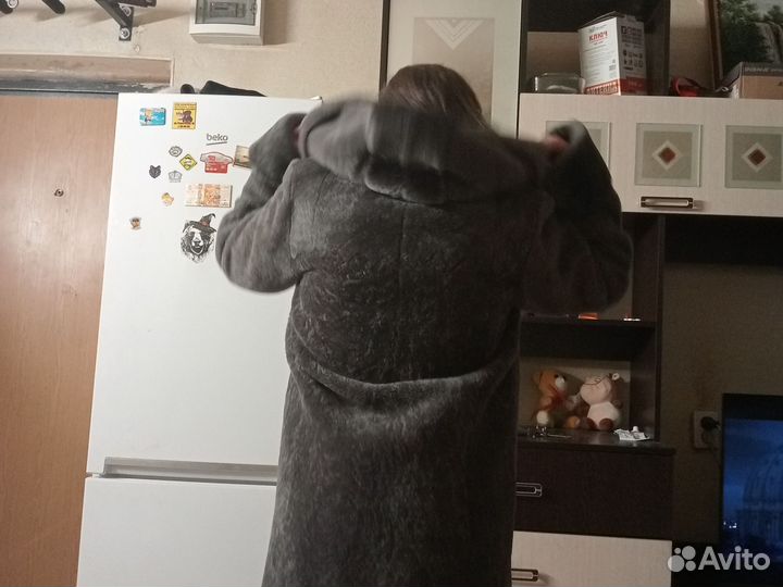 Шуба мутоновая с капюшоном 46 48 рост 170- 175