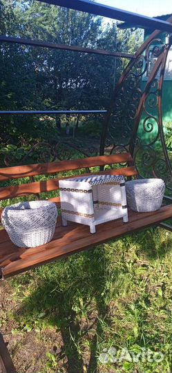 Изделия из ротанга. Пуфик и кашпо