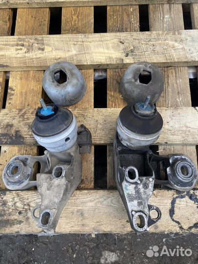 Опора двигателя audi A6 C5 bbJ 3.0