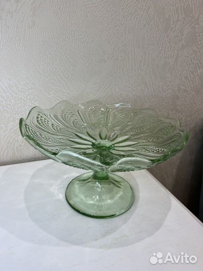 Ваза для фруктов на ножке