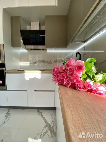 Угловая кухня на заказ. Фабрика в Челябинске