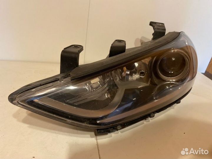 Фара галогеновая левая Hyundai Elantra AD