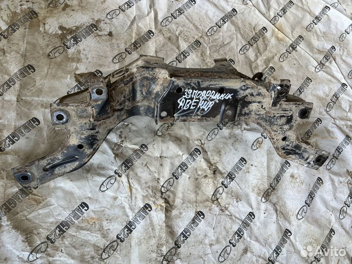 Подрамник задний Nissan Avenir