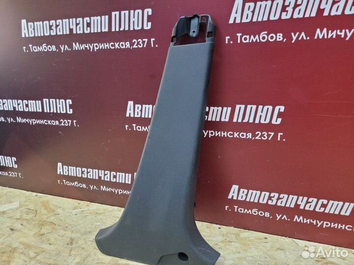 Обшивка средней стойки правая Renault Logan