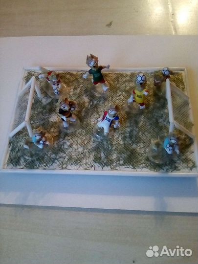 Киндер коллекции,волчата - футболисты