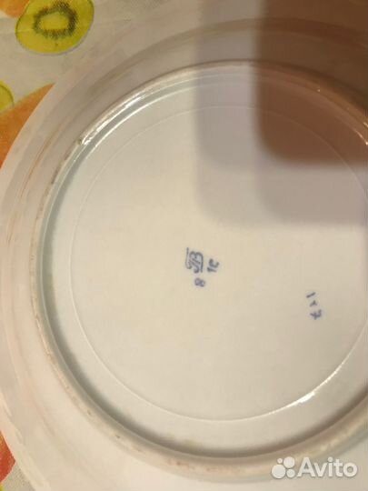 Тарелки и кувшин