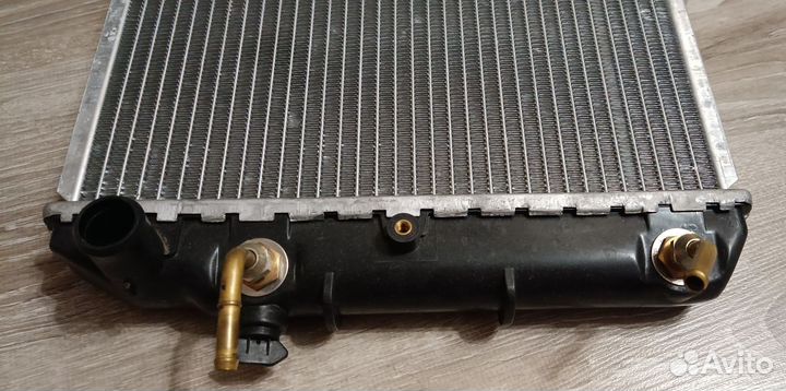 Радиатор охлаждения двигателя suzuki swift