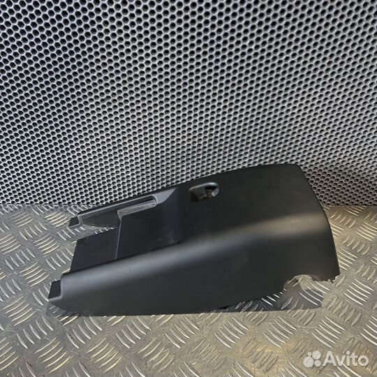 Кожух рулевой колонки Volkswagen Passat