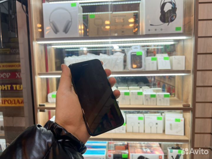 iPhone SE (2020), 256 ГБ