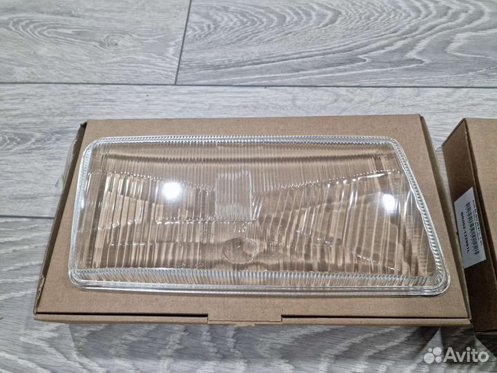 Стекло передней фары Audi 80 B3 Левое/Правое Новые